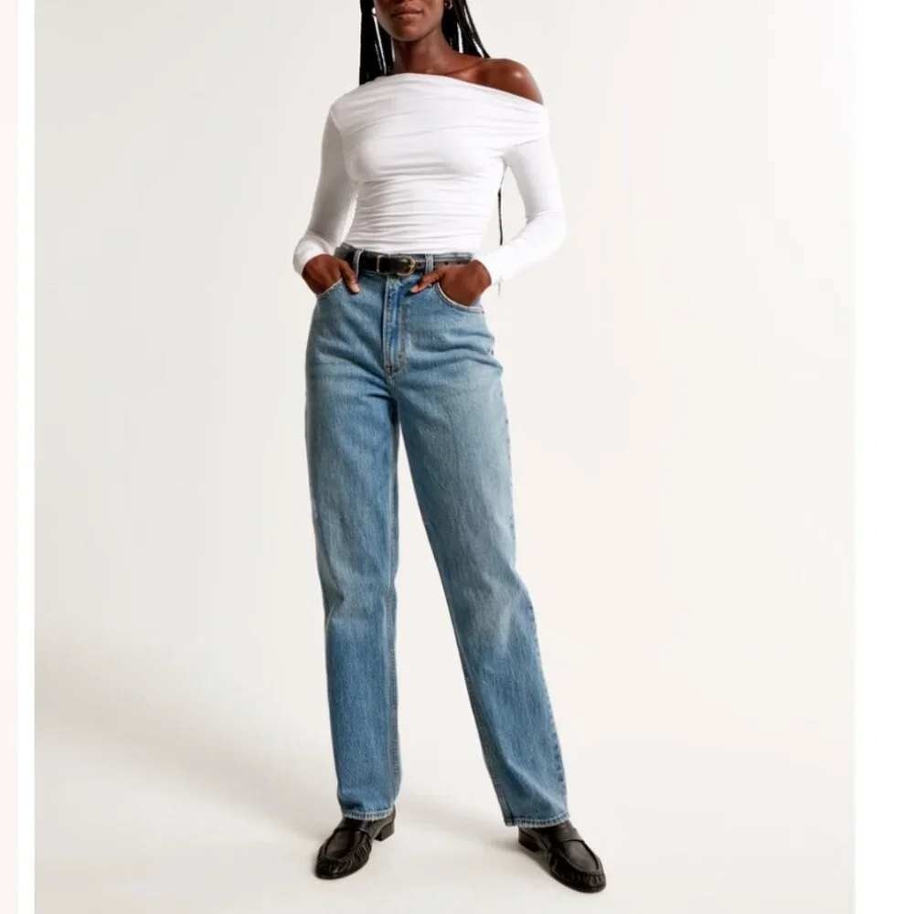 Abercrombie 90s Straight Ultra High Rise Jeans 27/4L Long Inseam Light Raw Hem